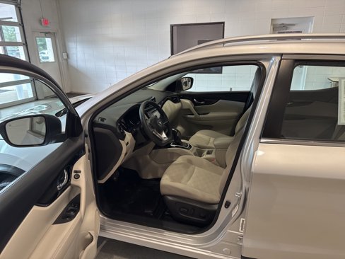 Used 2018 Nissan Rogue Sport SV image 21