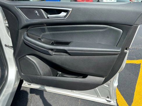 Used 2017 Ford Edge Titanium w/ Technology Package image 30