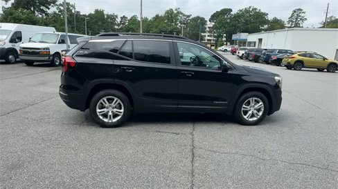 Used 2023 GMC Terrain SLE w/ Driver Convenience Package image 9