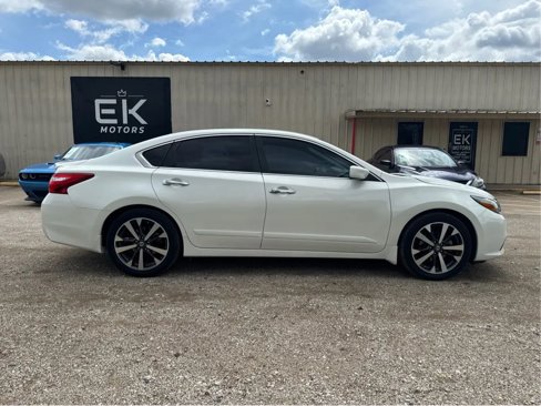 Used 2016 Nissan Altima 2.5 SR w/ LED Appearance Package image 2