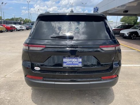 Used 2024 Jeep Grand Cherokee Altitude image 7