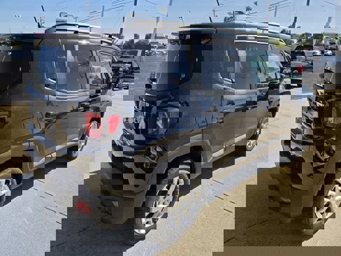 Used 2019 Jeep Renegade Latitude w/ Cold Weather Group image 3
