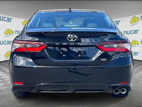 Used 2023 Toyota Camry SE image 5