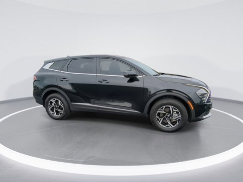 Used 2024 Kia Sportage LX image 9