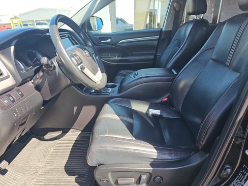 Used 2019 Toyota Highlander XLE image 11