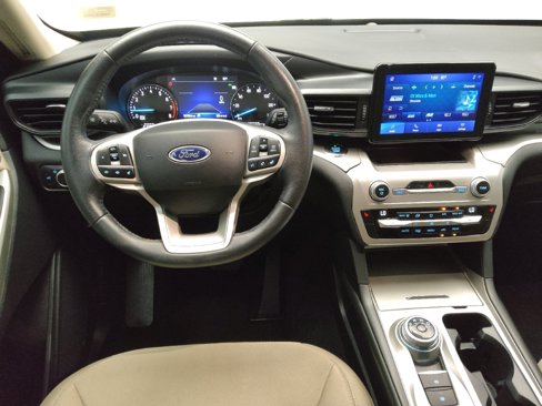 Used 2021 Ford Explorer XLT image 22