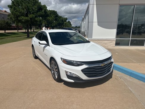Used 2023 Chevrolet Malibu LT image 2