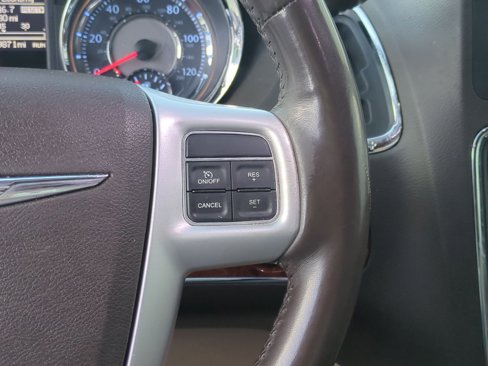 Used 2016 Chrysler Town & Country Touring w/ Driver Convenience Group image 19