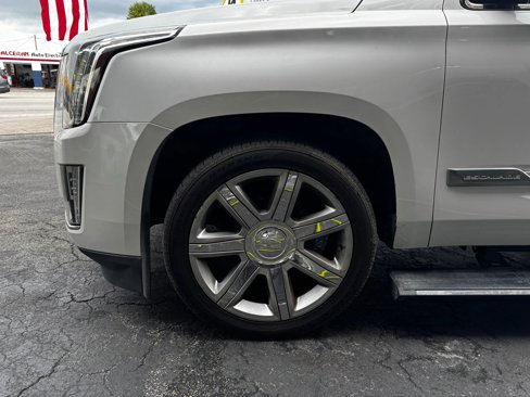 Used 2016 Cadillac Escalade Premium image 31