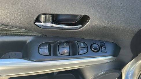 Used 2019 Nissan Kicks SV image 15