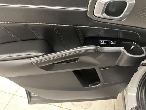 Used 2022 Kia Sorento SX image 19