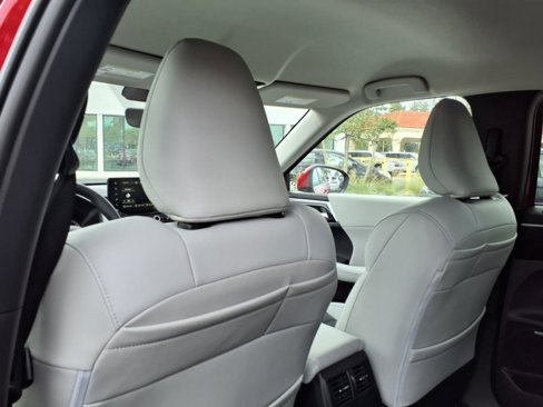 New 2025 Mitsubishi Outlander SE image 13