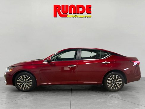Used 2024 Nissan Altima 2.5 SV w/ SV Premium Package image 2