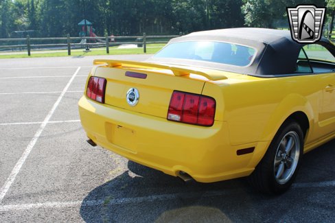 Used 2006 Ford Mustang GT image 13