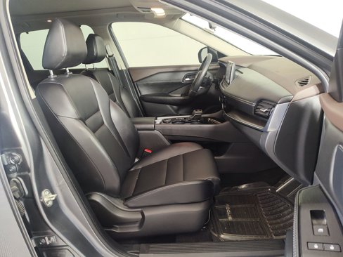 Used 2022 Nissan Rogue SV w/ SV Premium Package image 29