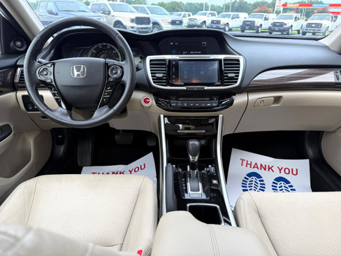Used 2017 Honda Accord Touring image 19