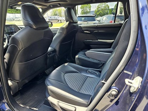 Used 2022 Toyota Highlander XSE image 5