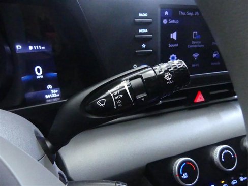 Used 2021 Hyundai Elantra SE image 17