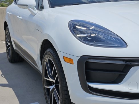 Certified 2024 Porsche Macan image 14