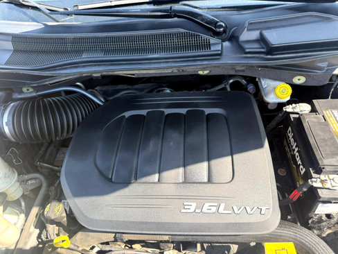 Used 2013 Chrysler Town & Country Touring image 22