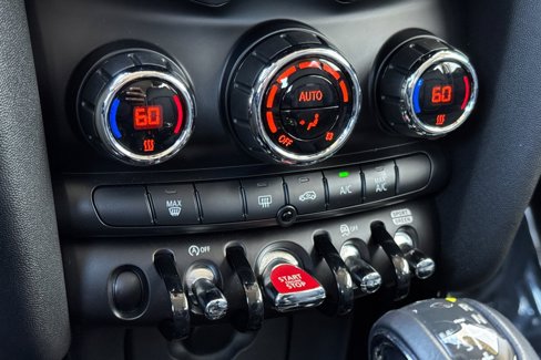 Used 2018 MINI Cooper S image 23
