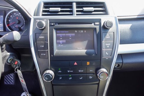 Used 2017 Toyota Camry SE image 16