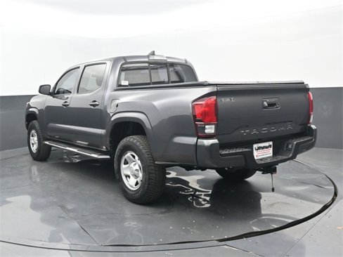 Used 2018 Toyota Tacoma SR image 3