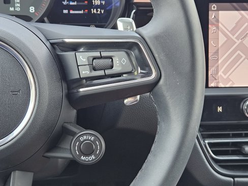Certified 2025 Porsche Macan image 37
