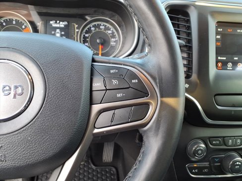 Certified 2019 Jeep Cherokee Latitude w/ Cold Weather Group image 13