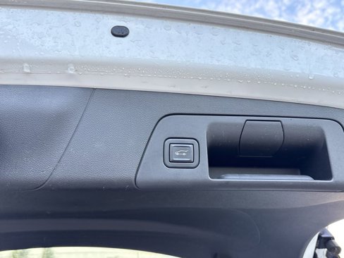 Used 2021 Buick Envision Essence w/ Sport Touring Package image 16