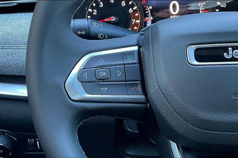 New 2025 Jeep Compass Latitude image 17