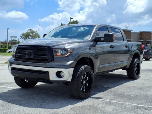 Used 2013 Toyota Tundra 4x4 CrewMax image 3