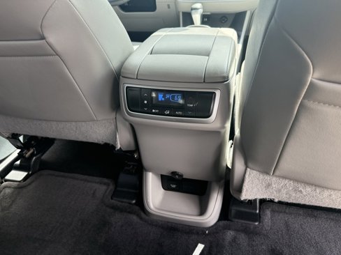 Used 2016 Toyota Highlander Limited image 40