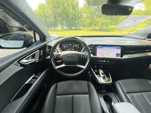 Used 2024 Audi Q4 e-tron Premium Plus image 31