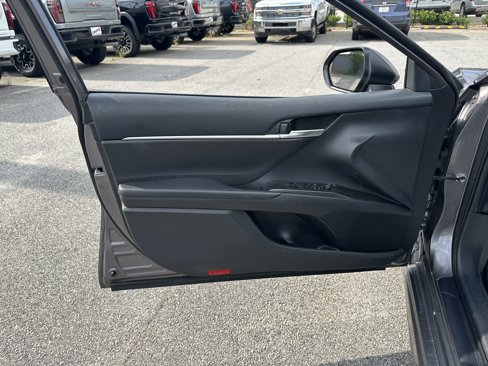 Used 2023 Toyota Camry SE image 10