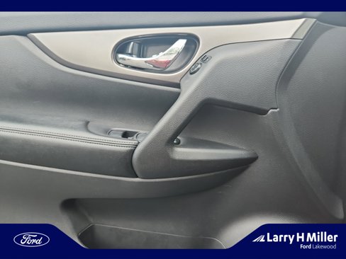 Used 2015 Nissan Rogue SV w/ SV Premium Package image 13