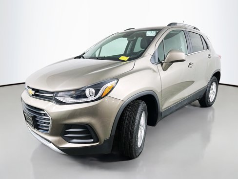 Used 2020 Chevrolet Trax LT w/ LT Convenience Package image 3