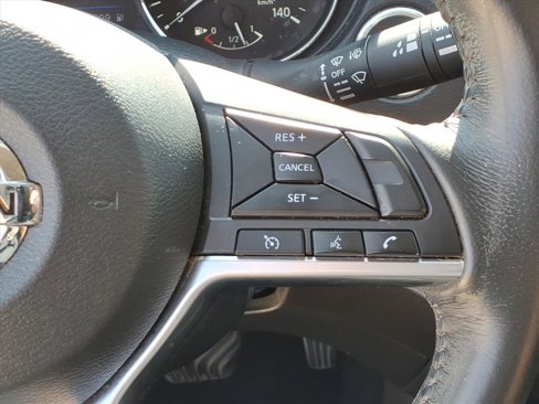 Used 2018 Nissan Rogue SV image 29