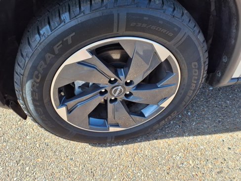 Used 2024 Nissan Rogue SV image 11