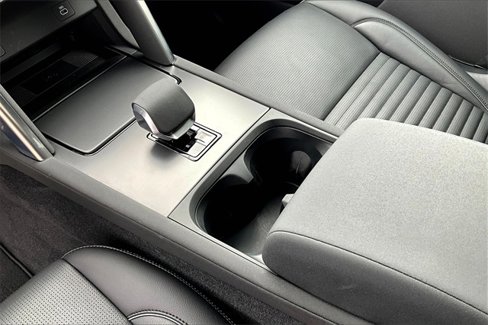 Used 2025 Land Rover Discovery Sport Dynamic SE image 18