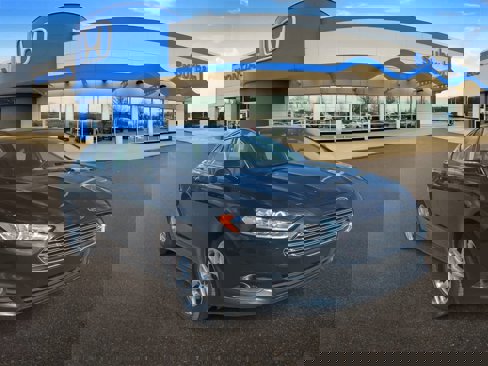 Used 2014 Ford Fusion SE w/ Equipment Group 202A image 2