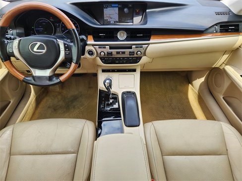 Used 2015 Lexus ES 300h w/ Navigation System Package image 10