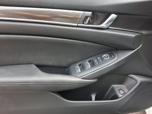 Used 2019 Honda Accord Sport image 12