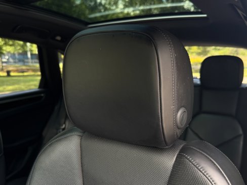Used 2018 Porsche Macan S image 15