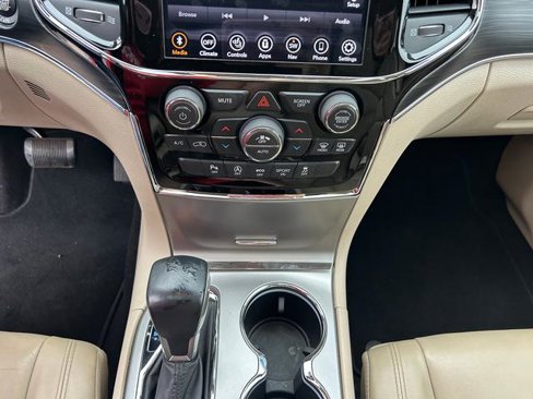 Used 2020 Jeep Grand Cherokee Limited image 14