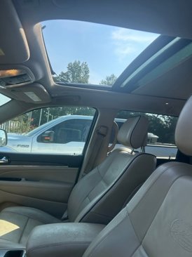 Used 2020 Jeep Grand Cherokee Overland image 4