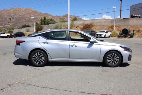 Used 2023 Nissan Altima 2.5 SV image 3