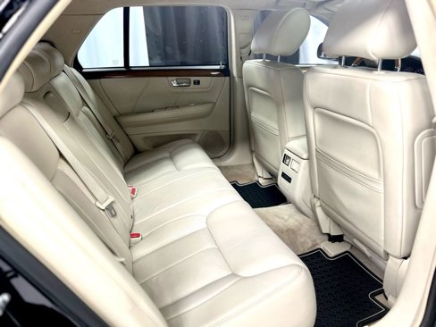 Used 2011 Cadillac DTS Platinum image 24
