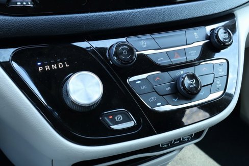 Used 2022 Chrysler Voyager LX image 15