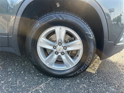 Used 2018 Chevrolet Trax LT w/ LT Convenience Package image 32